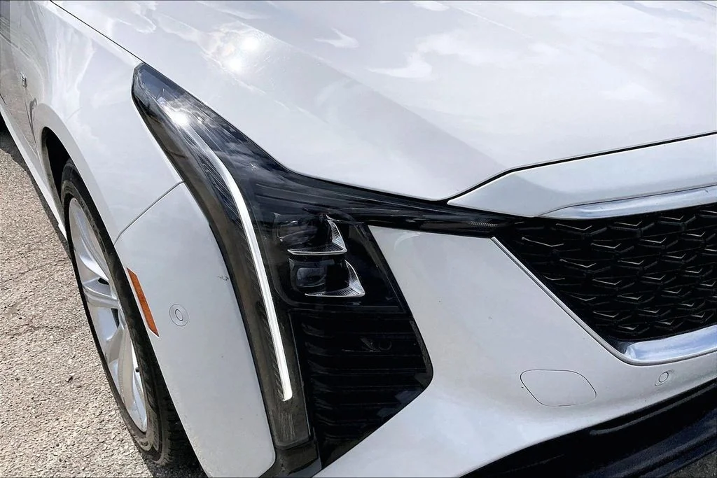 Used 2025 White Cadillac Premium Luxury image 33