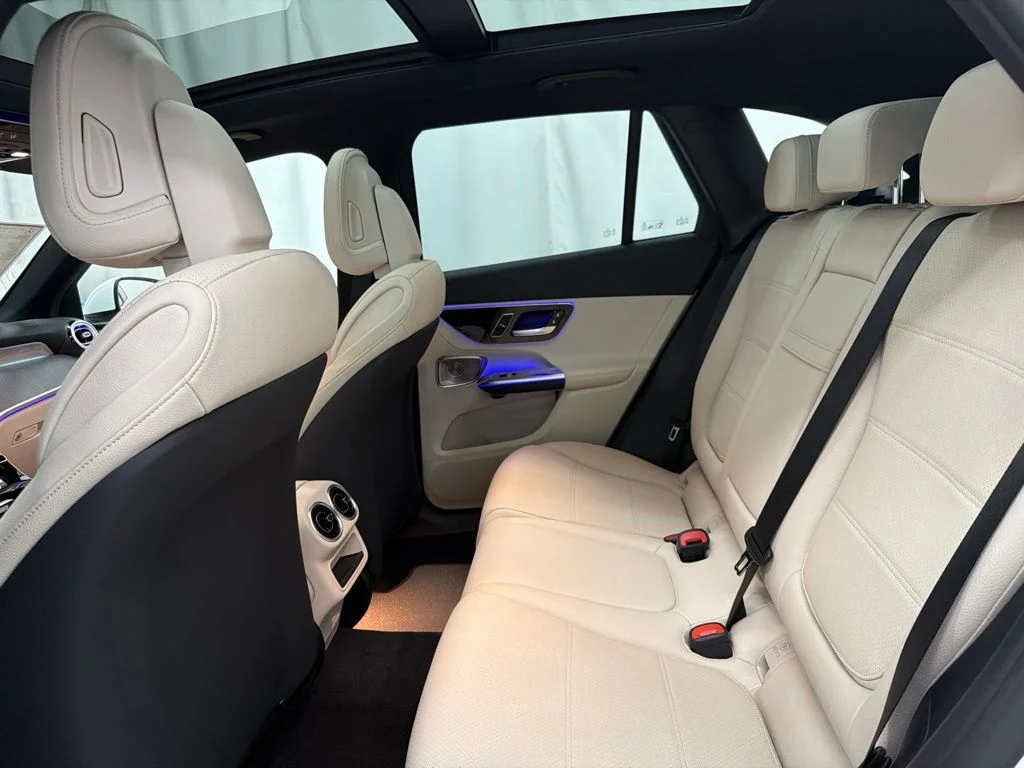 New 2027 White Mercedes-Benz GLC 300 image 21
