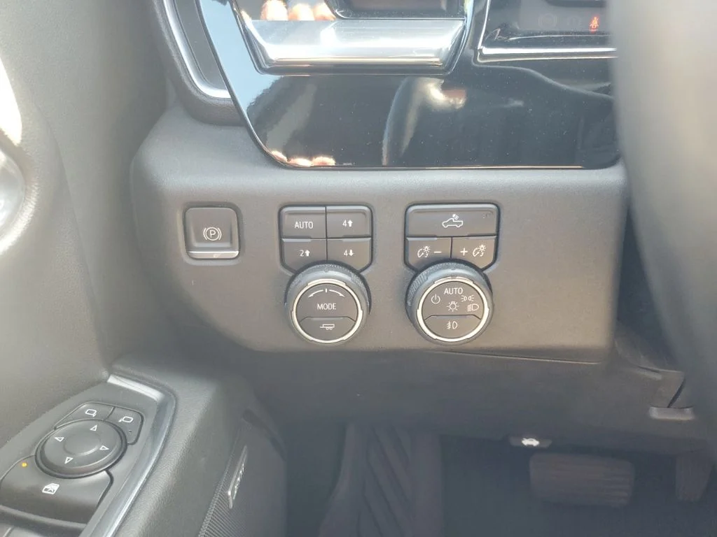 Used 2024 Gray Chevrolet RST image 27