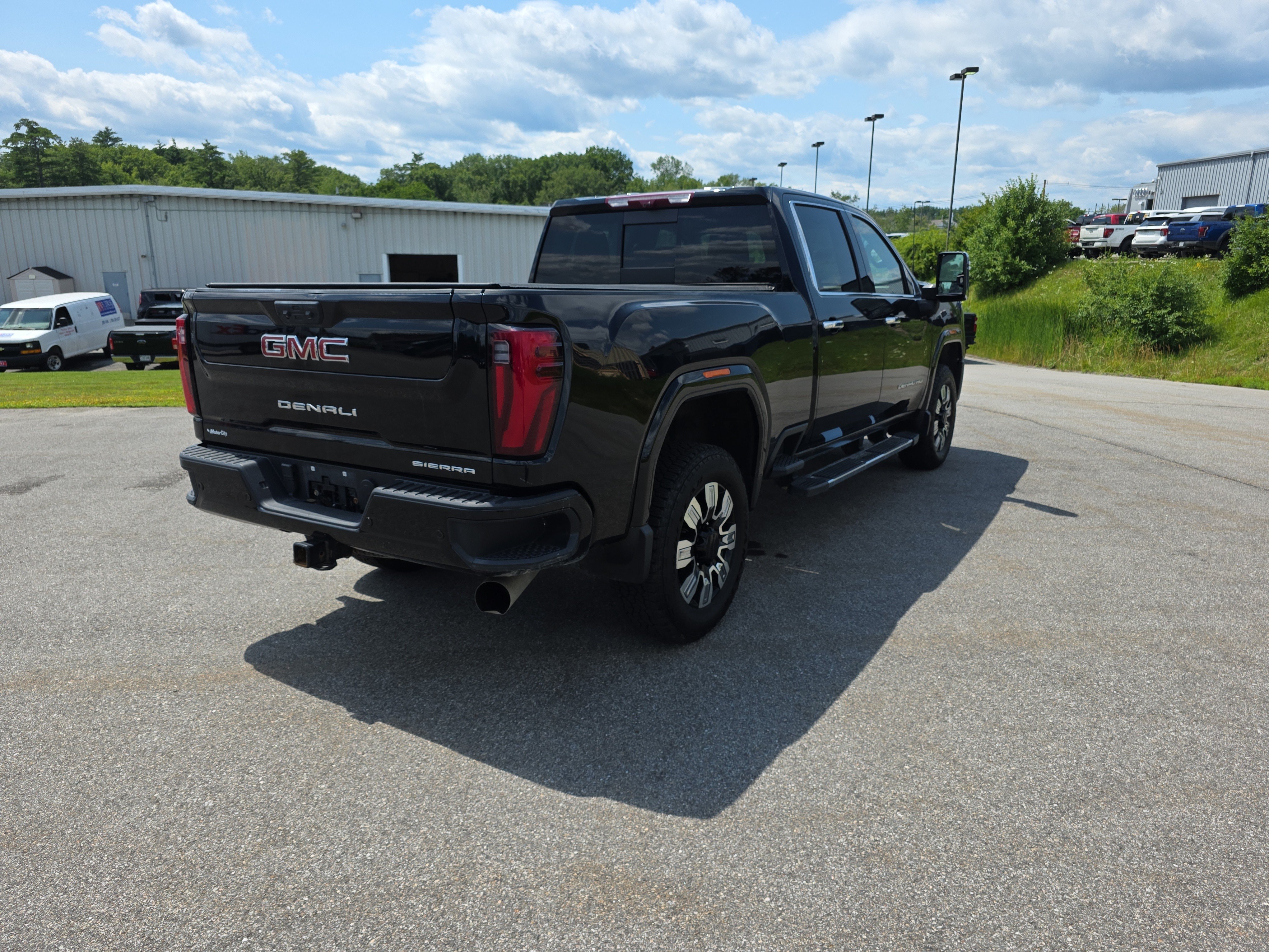 Used 2025 Onyx Black GMC Denali image 5
