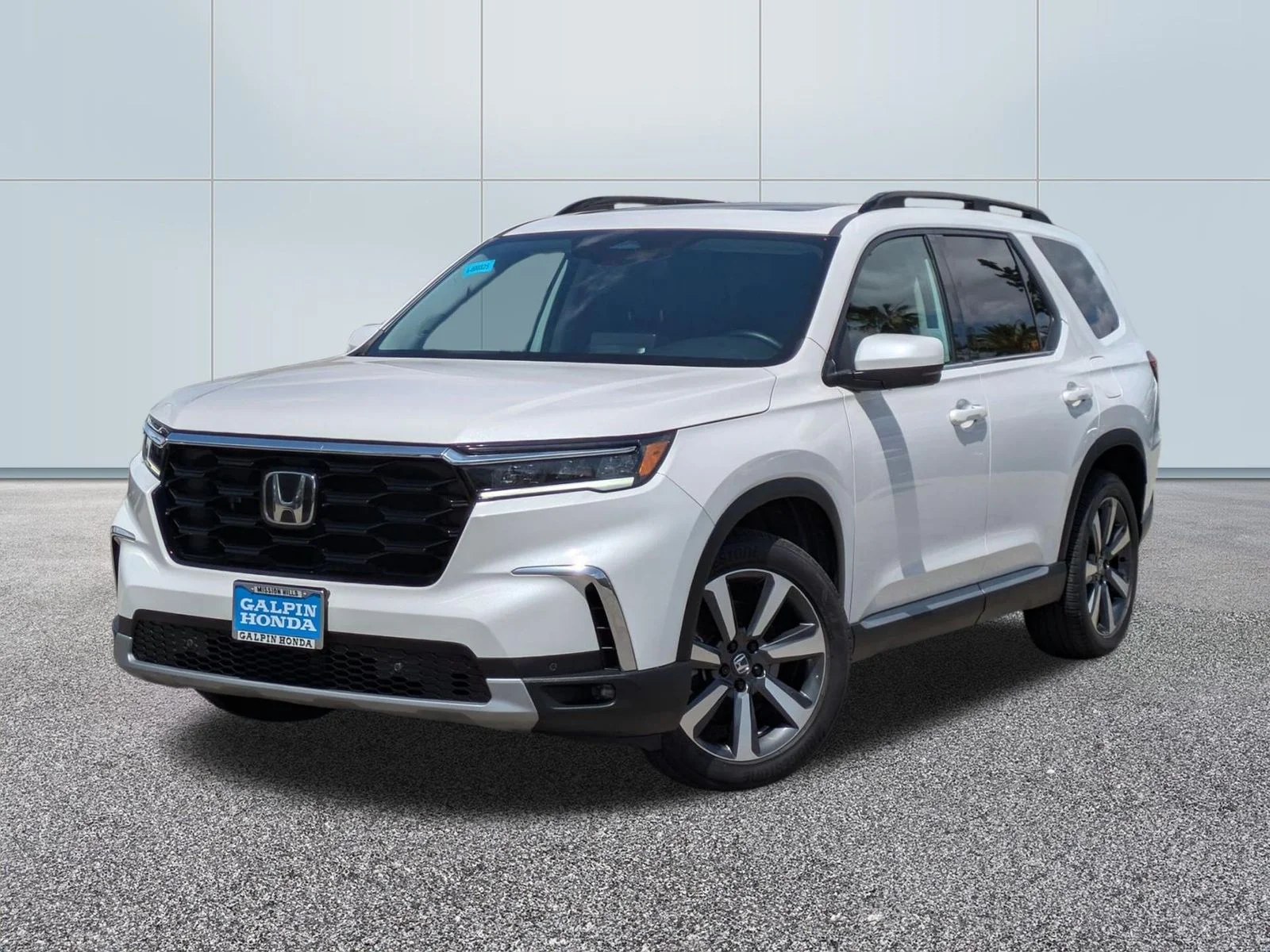 2025 Honda Pilot Touring AWD's photo