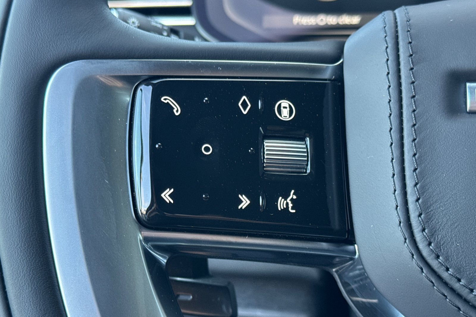New 2026 Fuji White Land Rover SE image 28