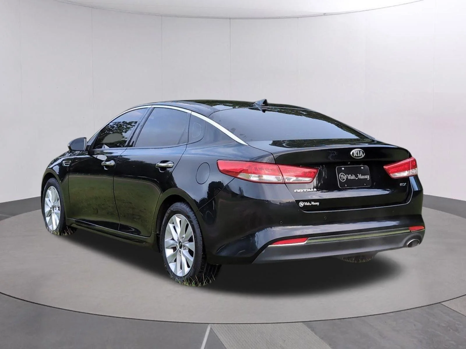 Used 2016 Ebony Black Kia EX image 3