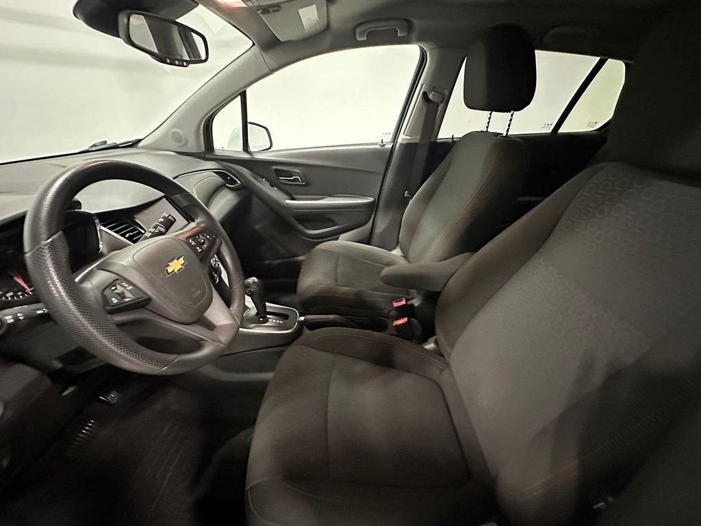 Used 2020 White Chevrolet LS image 3