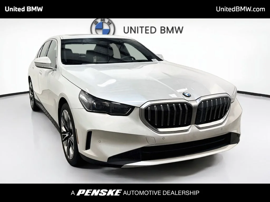 New 2027 Mineral White Metallic BMW 530i image 3