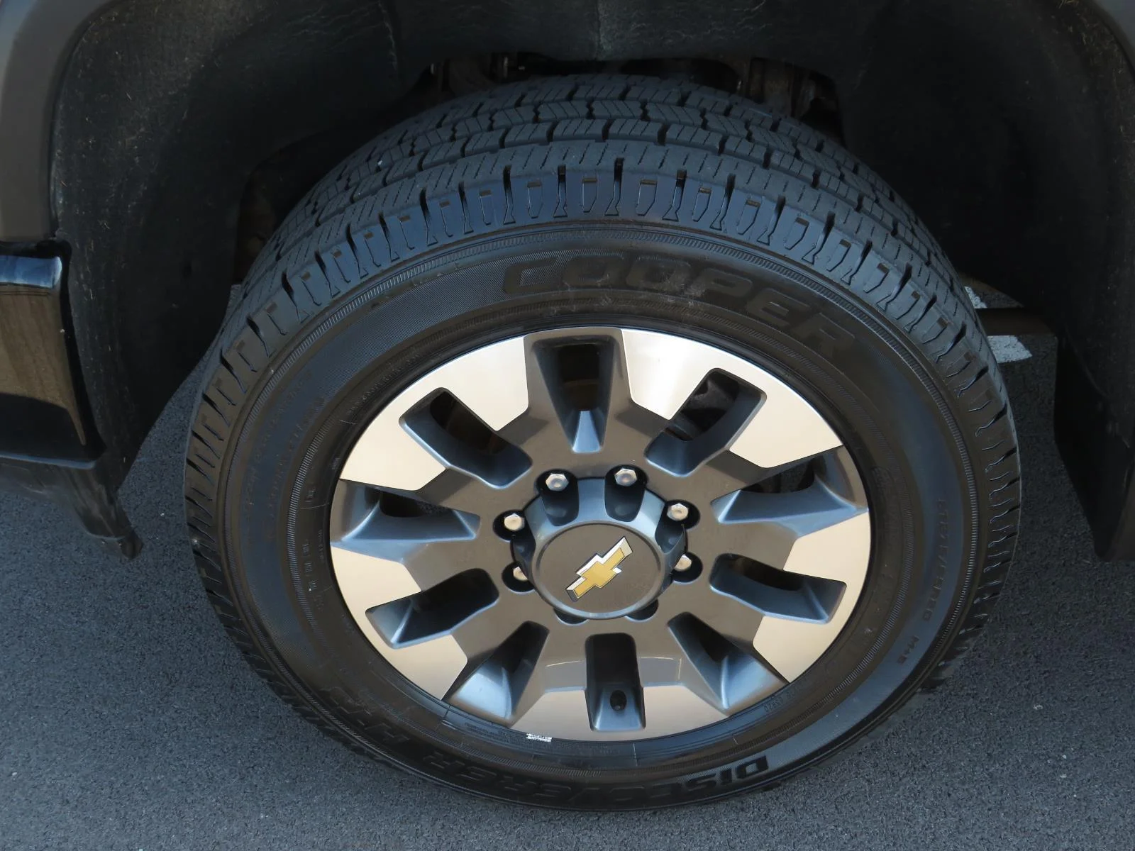 Used 2021 Silver Ice Metallic Chevrolet Custom image 20