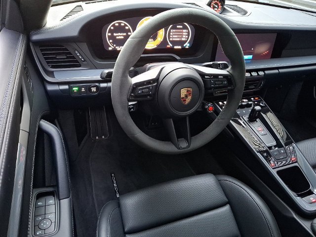 2025 Porsche 911 GTS - Photo 13
