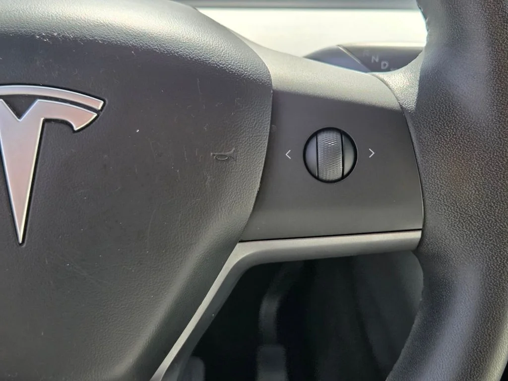 Used 2020  Tesla Long Range image 28