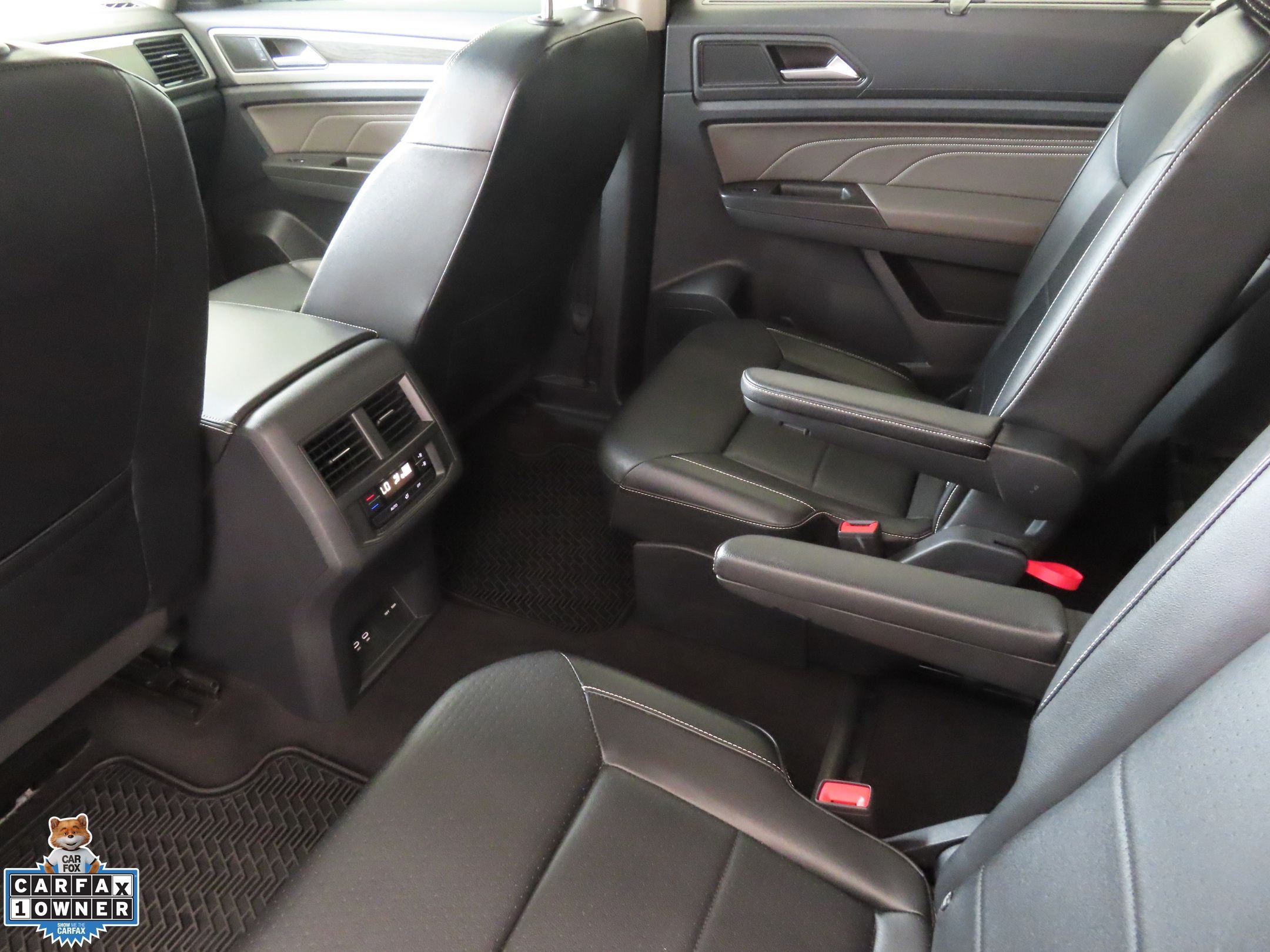 Used 2022 Black Volkswagen 2.0T SE w/Technology image 22