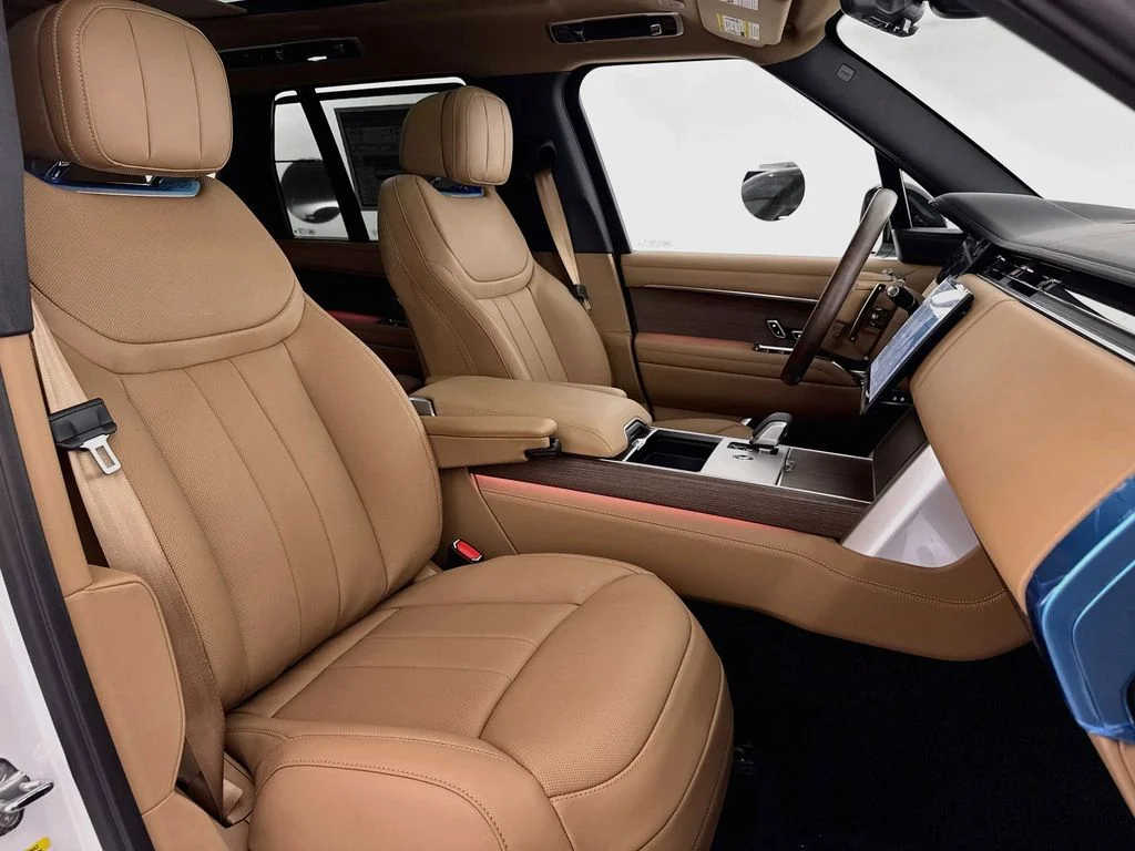 New 2026 Ostuni Pearl White Land Rover SE image 29