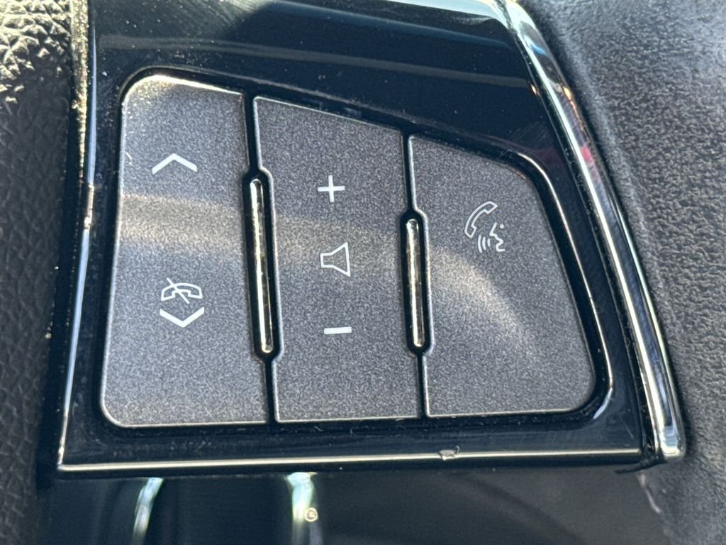 Used 2015 White Cadillac Base image 20
