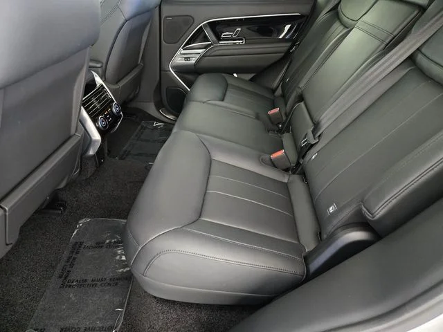 Used 2024  Land Rover SE image 5