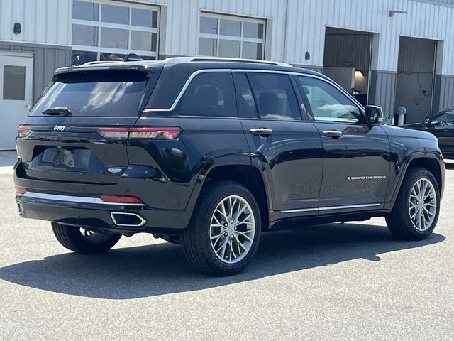Used 2022 Black Jeep Summit image 13