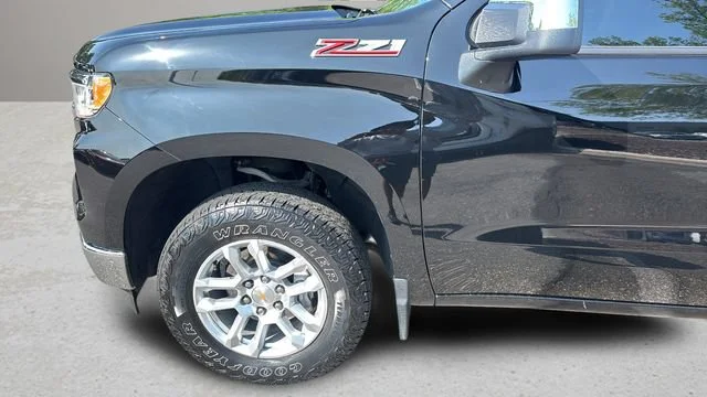 Used 2025 Black Chevrolet LT image 29
