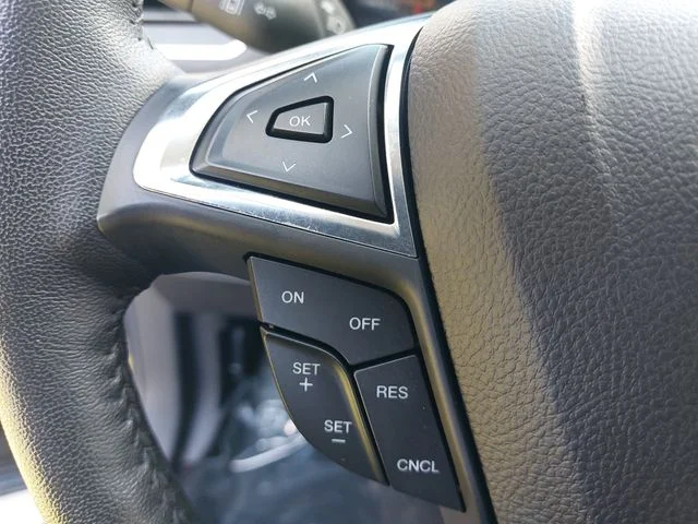 Used 2022 Black Ford SEL image 17
