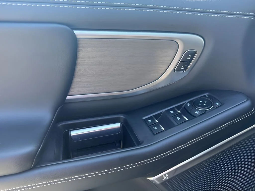 Used 2025 Black Ford Platinum image 29