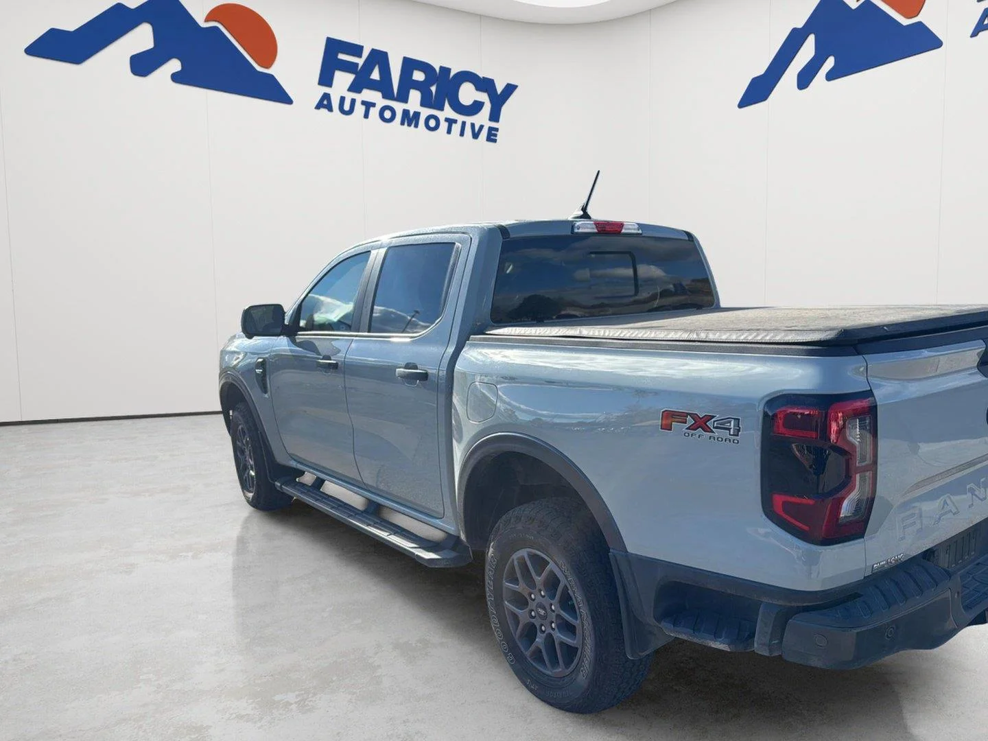 Used 2024 Cactus Gray Ford XLT image 4