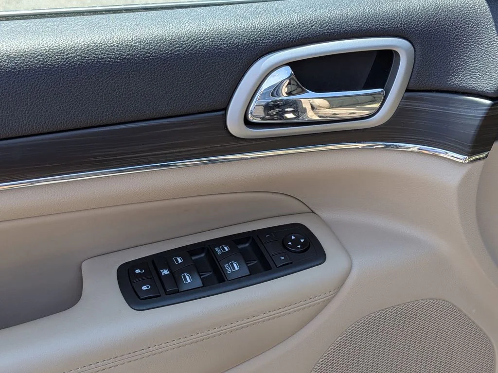 Used 2020 Black Jeep Limited image 12