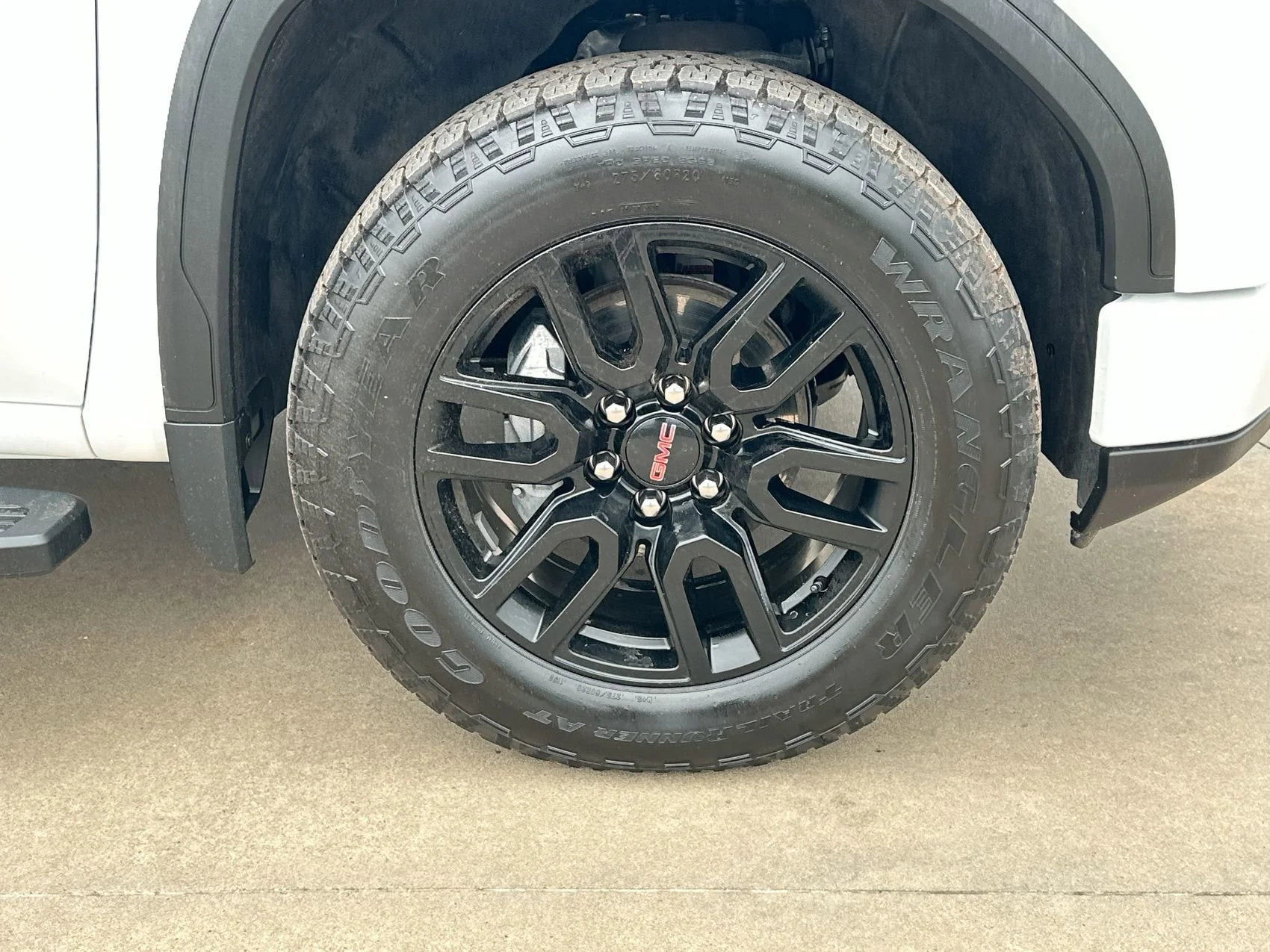 Used 2024 Summit White GMC Elevation image 10