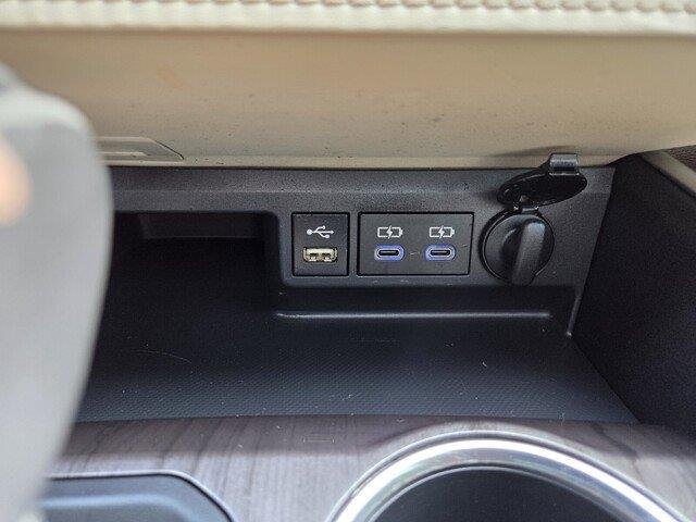 Used 2022 Wind Chill Pearl TOYOTA PLAT image 18