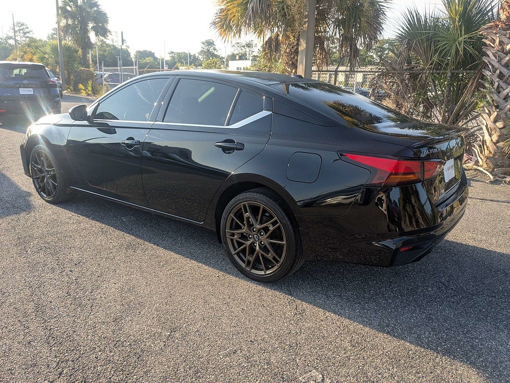 2025 Nissan Altima SR - Photo 6