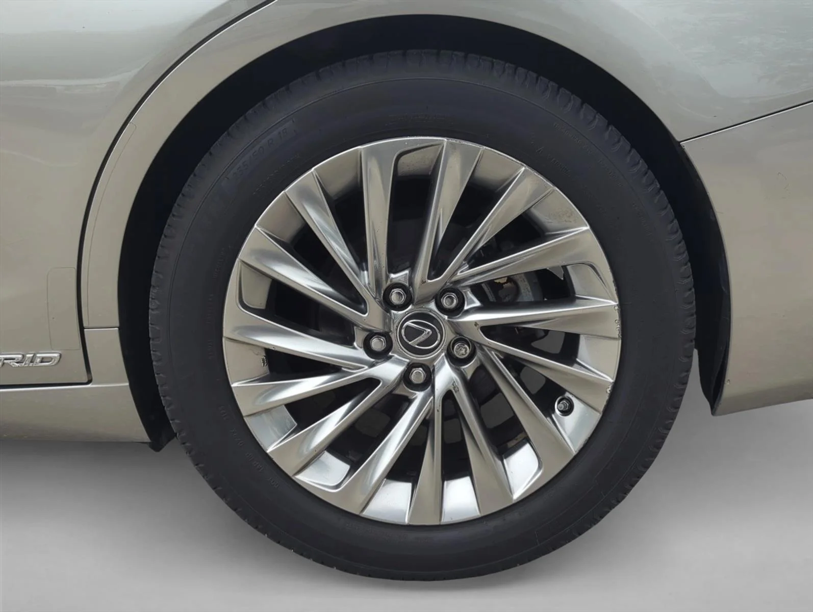 Used 2019 Atomic Silver Lexus ES 300h Luxury image 9