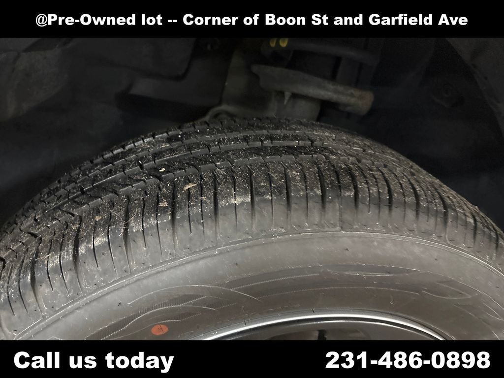 Used 2017 Black Jeep Latitude image 12