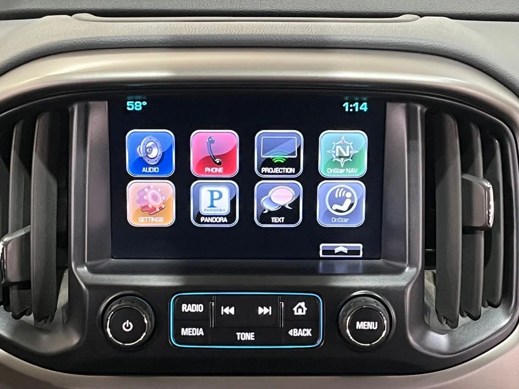 Used 2016 Silver Chevrolet Z71 image 20