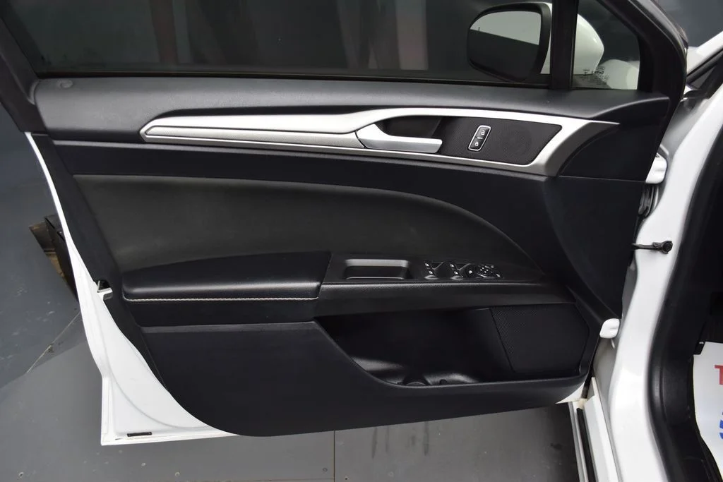 Used 2020 White Ford SE image 18