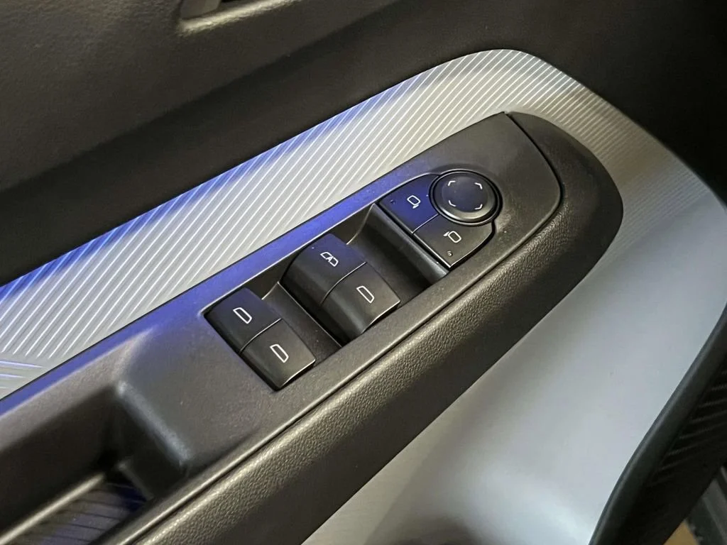 2027 Chevrolet Bolt RS - Photo 10