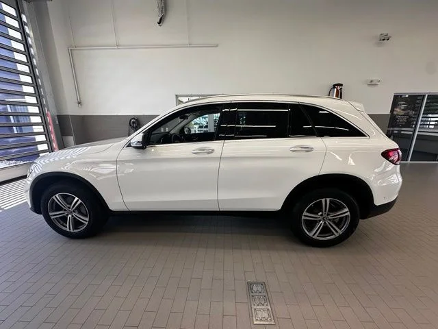 Certified Used 2022  Mercedes-Benz GLC 300 image 8