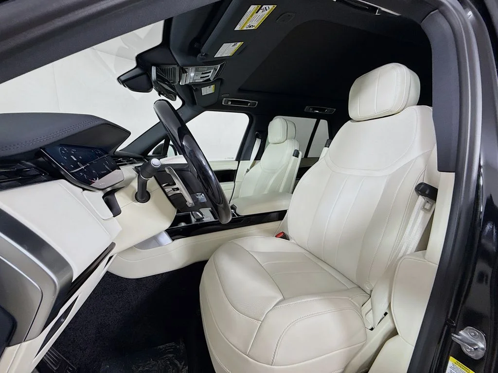 New 2026 Santorini Black Land Rover SE image 11