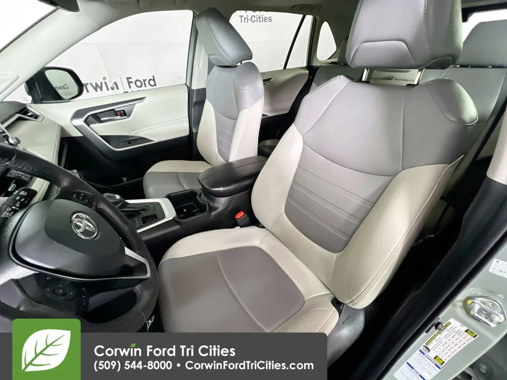 Used 2022 Gray Toyota XLE Premium image 25