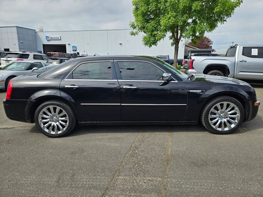 Used 2009 Brilliant Black Chrysler Hemi image 8