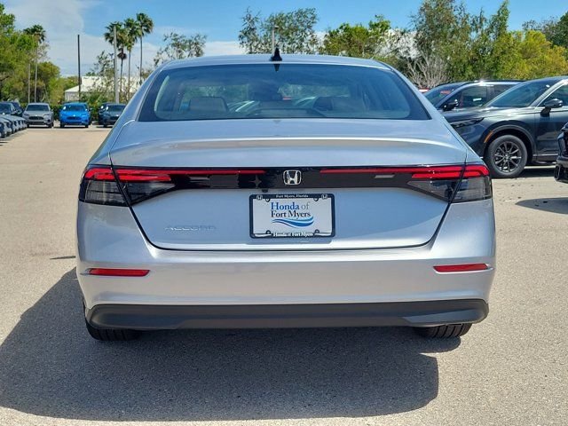 New 2026 Solar Silver Metallic Honda SE image 6