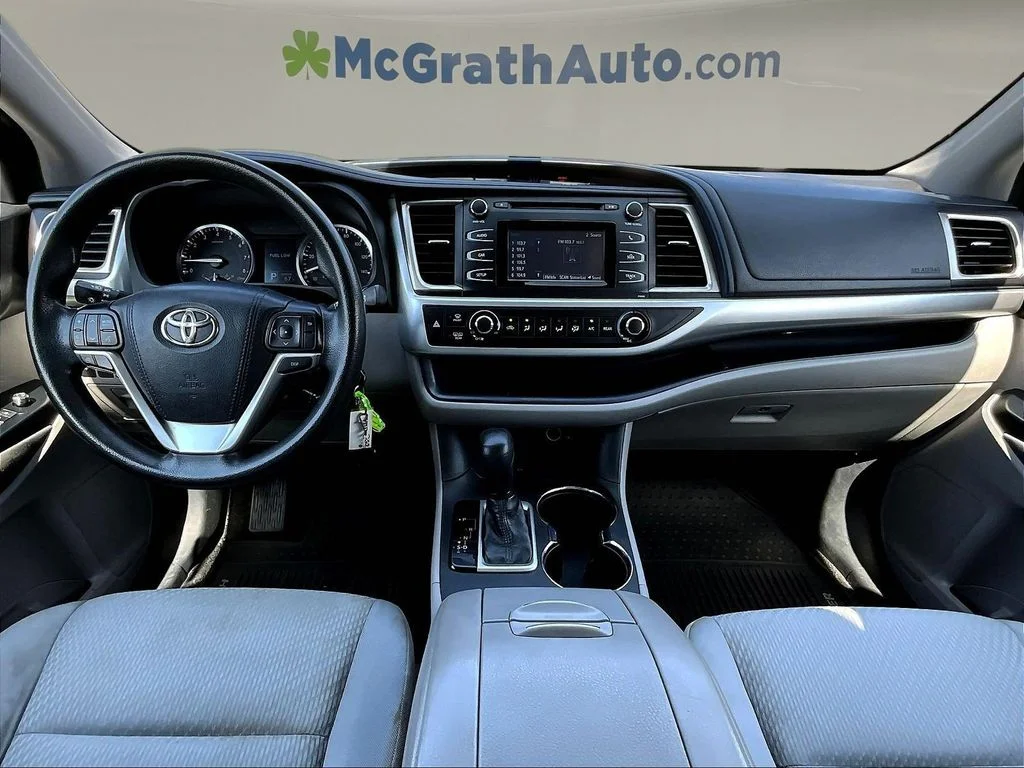 Used 2015 Blue Toyota LE image 9