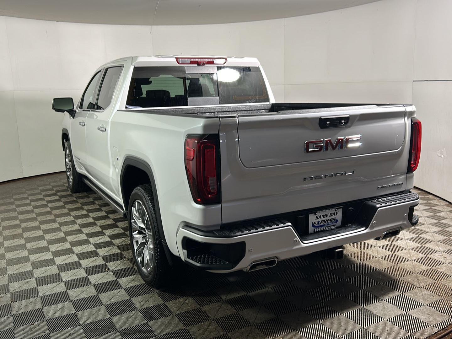 Used 2024 White Frost Tricoat GMC Denali image 11