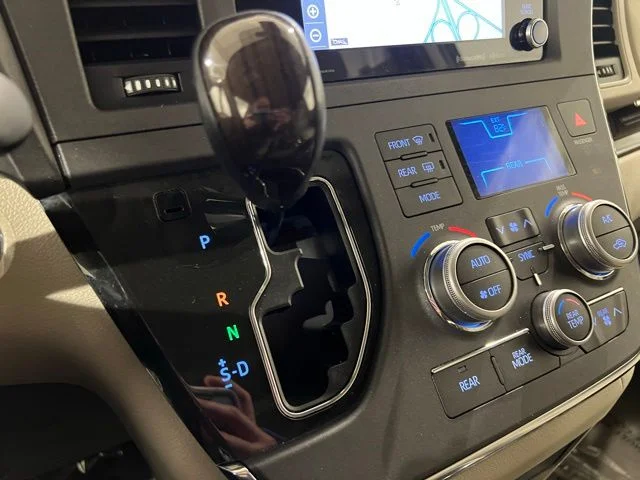2019 Toyota Sienna XLE - Photo 19
