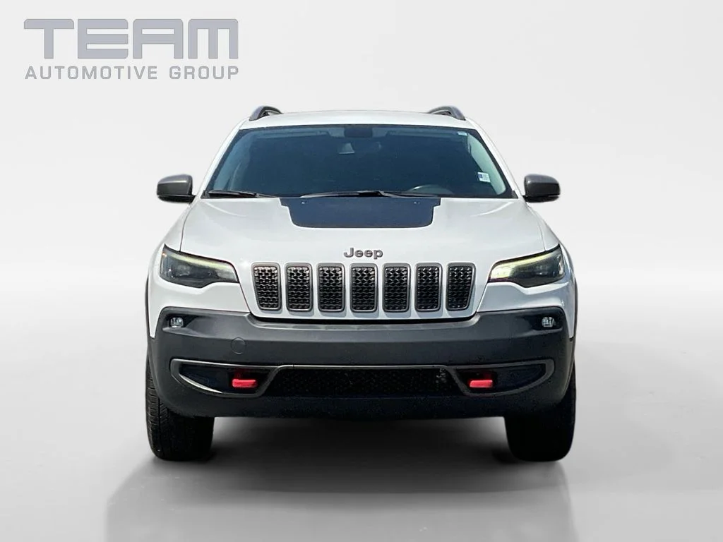 Used 2019 White Jeep Trailhawk image 2