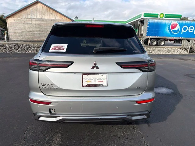 Used 2025 Silver Mitsubishi SE image 6