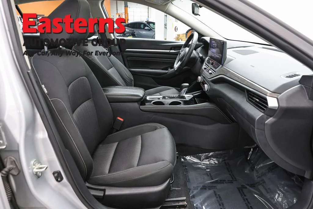 Used 2023 Silver Nissan 2.5 SV image 25
