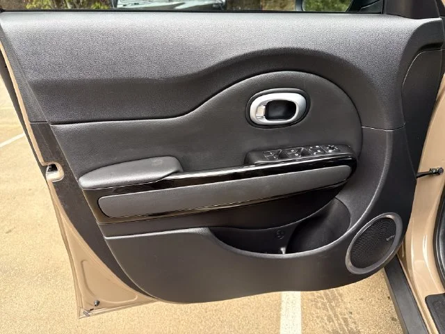 Used 2015 Latte Brown Kia Plus image 15