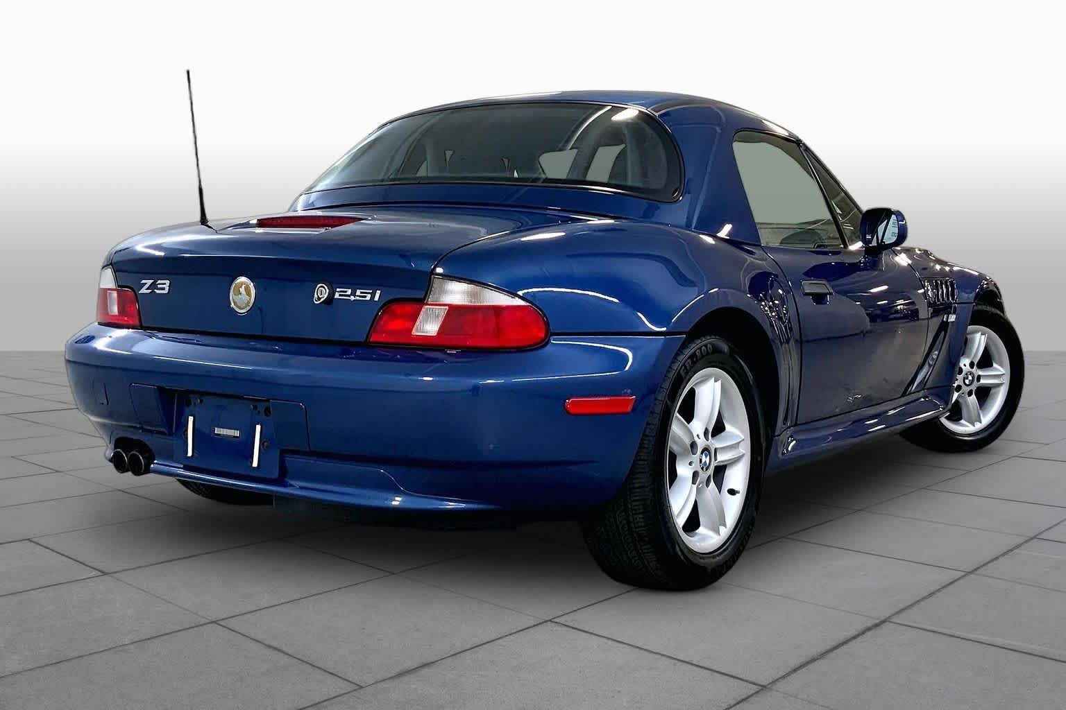 Used 2002 Topaz Blue Metallic BMW 2.5i image 12