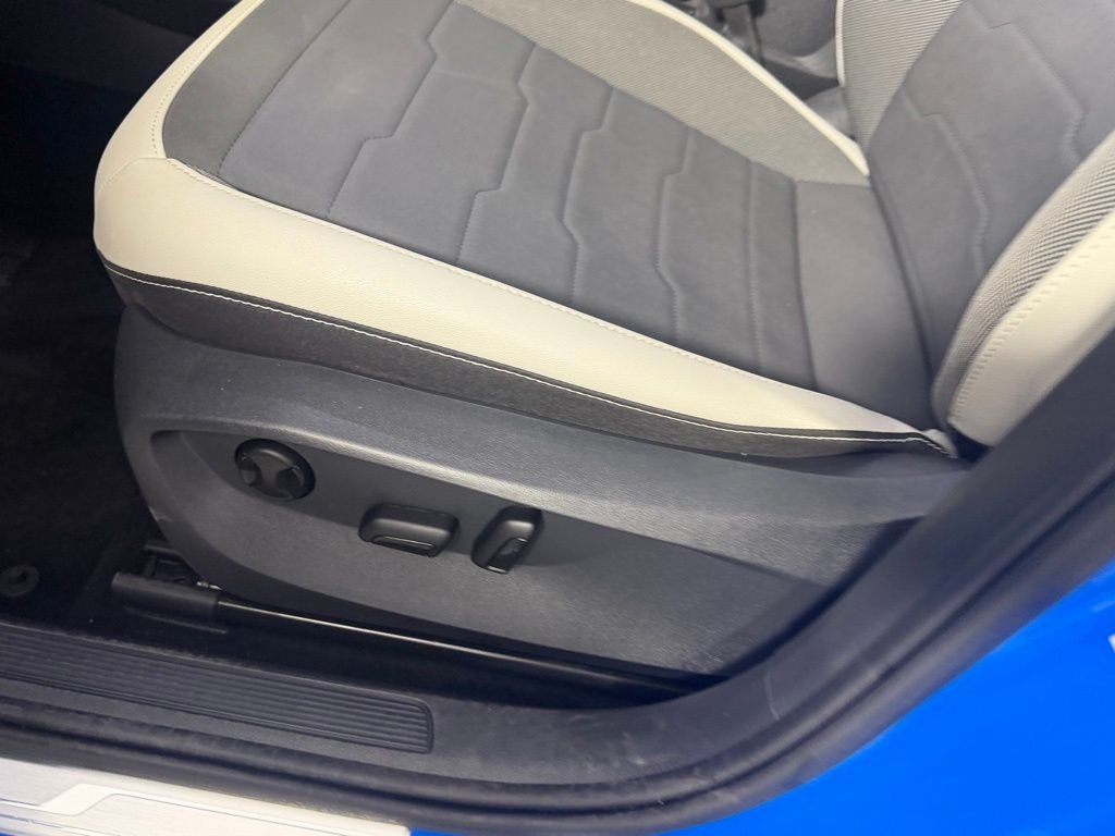 Used 2025 Blue Volkswagen 1.5T SE image 21