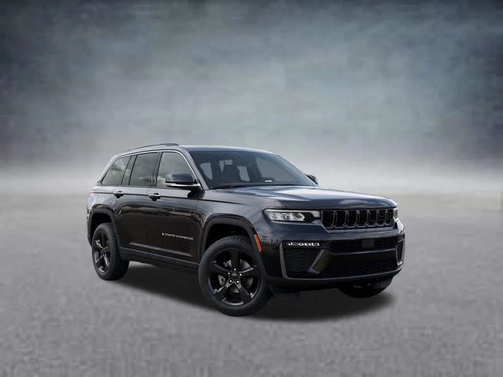 New 2026 Diamond Black Crystal Pearl-Coat Exterior Paint Jeep Limited image 5