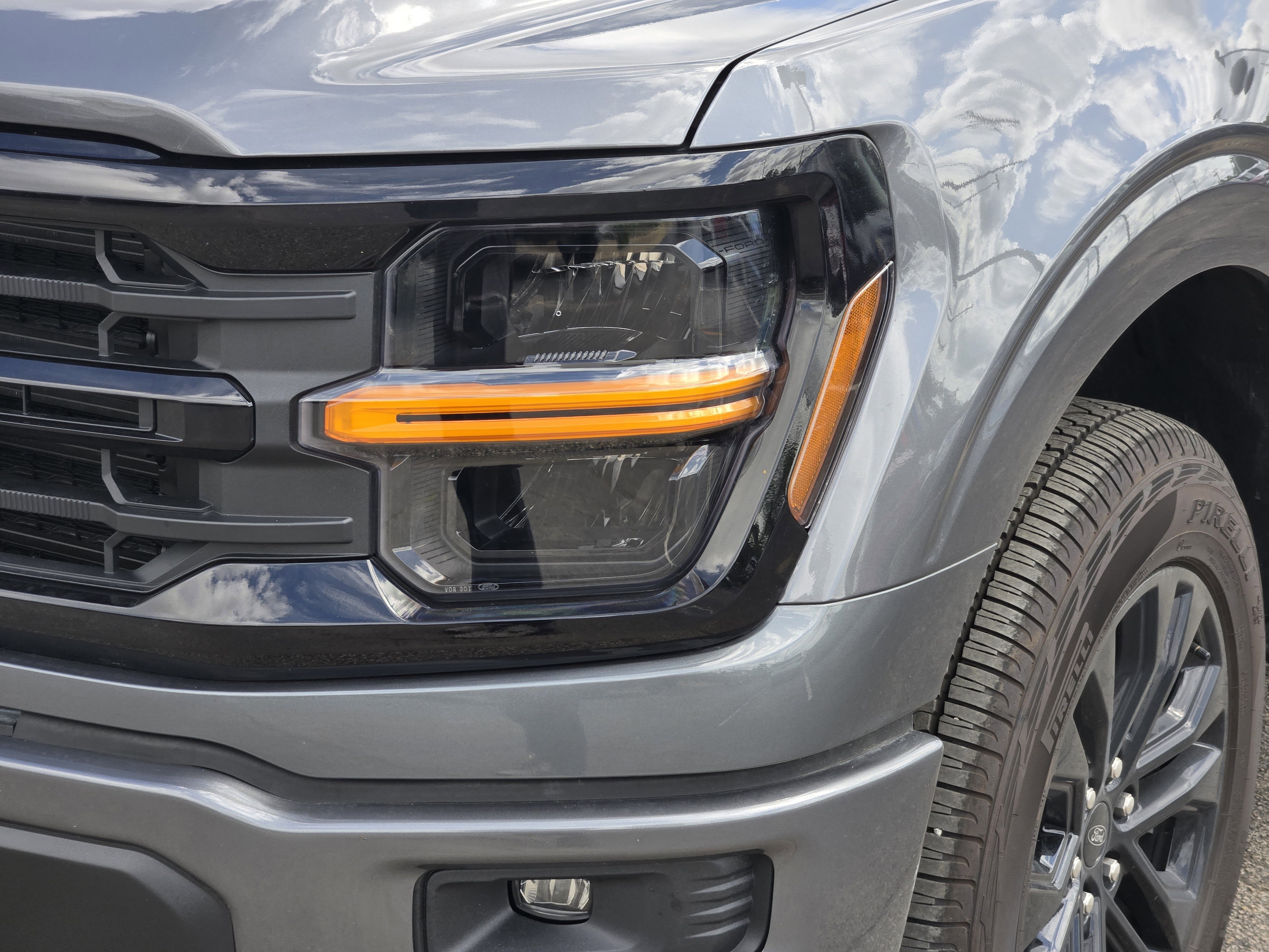 New 2026 Carbonized Gray Metallic Ford XLT image 5