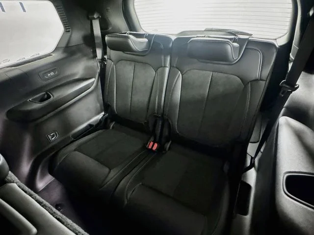New 2026 Bright White Clear-Coat Exterior Paint Jeep Laredo image 27