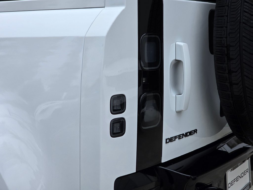 New 2026 Fuji White LAND ROVER X-Dynamic SE image 36
