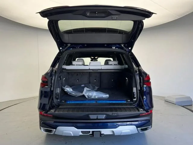 New 2026 Tanzanite Blue II Metallic BMW xDrive50e image 5