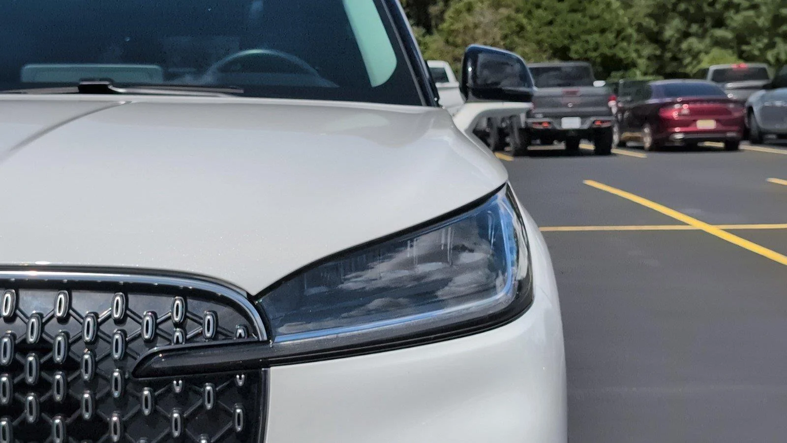 Used 2025 Pristine White Metallic Tri-Coat Lincoln Premiere image 12